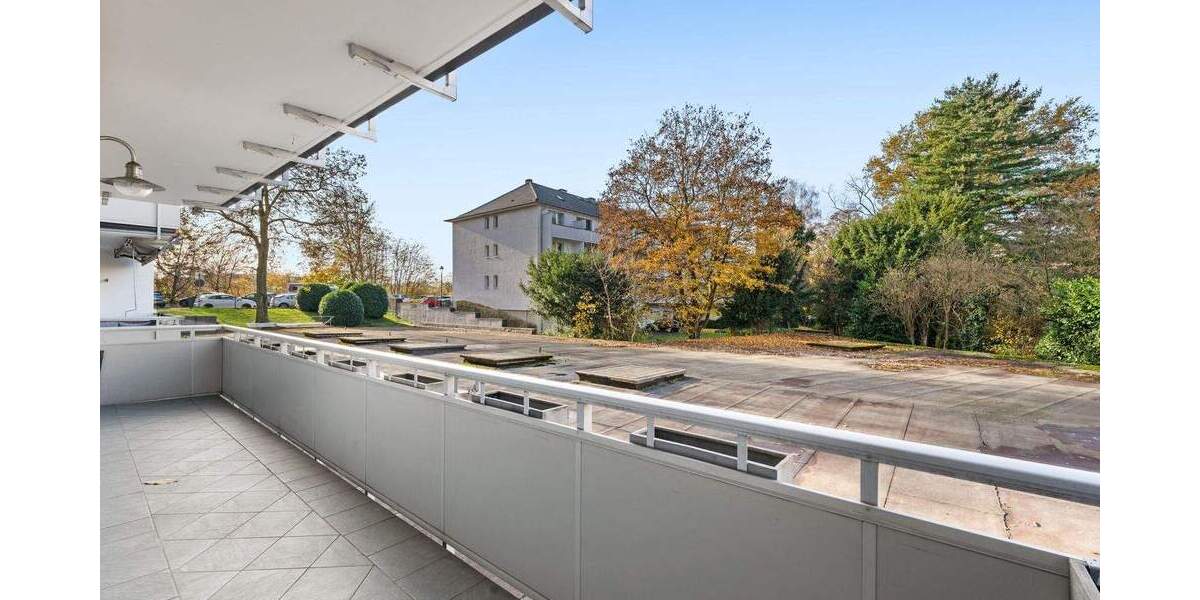 2 Wohnungen zusammegelegt 128 qm+ Balkon+ TG Stellplatz+EG 4 zimmer