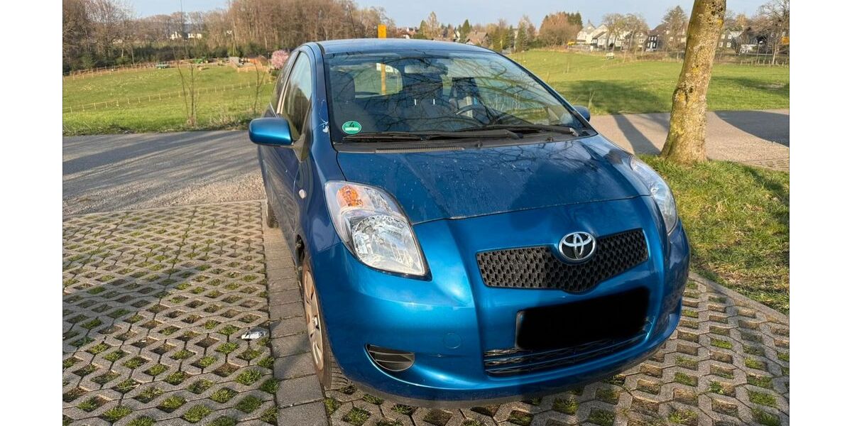 Toyota Yaris 272.000 km 890 &euro; Hilden 40724