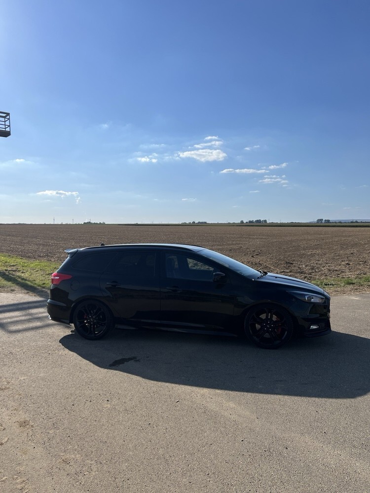 Ford Focus 79.900 km 18.800 € Köln 50667