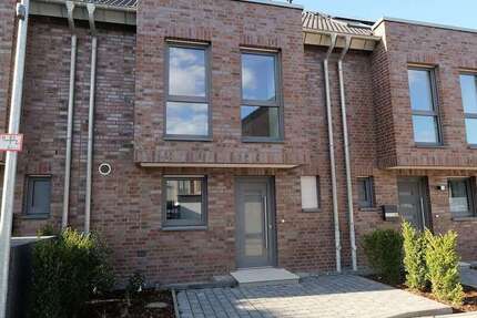 Haus zum Mieten in Langenfeld (Rheinland) 2.150 € 142 m² 5 zimmer