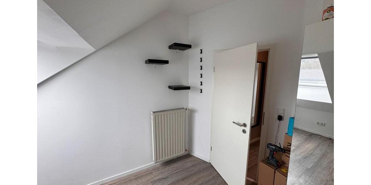 Dachgeschoßwohnung Wuppertal Gemarkung Elberfeld - 3.5 Zimmer, 80 m&sup2;, 800&euro; | Angebot:26413541