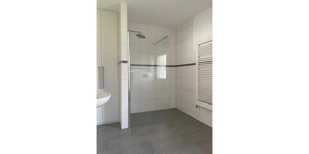 Einfamilienhaus Kürten - 6.5 Zimmer, 180 m&sup2;, 1.870&euro; | Angebot:26107846