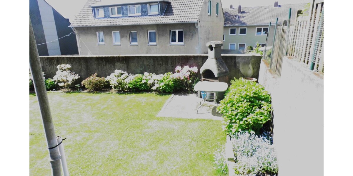 4 Fam.-Haus mit 2 Garagen in Remscheid - West 10 zimmer