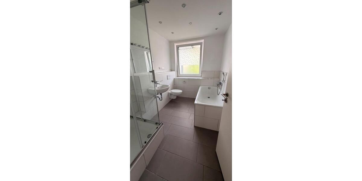 Etagenwohnung Düsseldorf Oberbilk - 2 Zimmer, 61 m&sup2;, 820&euro; | Angebot:26415626