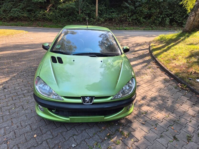 Peugeot 206 180.000 km 1.999 € Essen 45356
