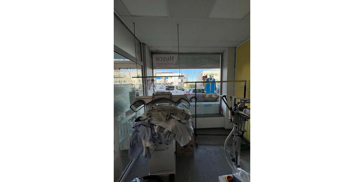 Investorenobjekt mit 3 Wohnungen, 2 Ladenlokalen und Erweiterungsmöglichkeiten zimmer