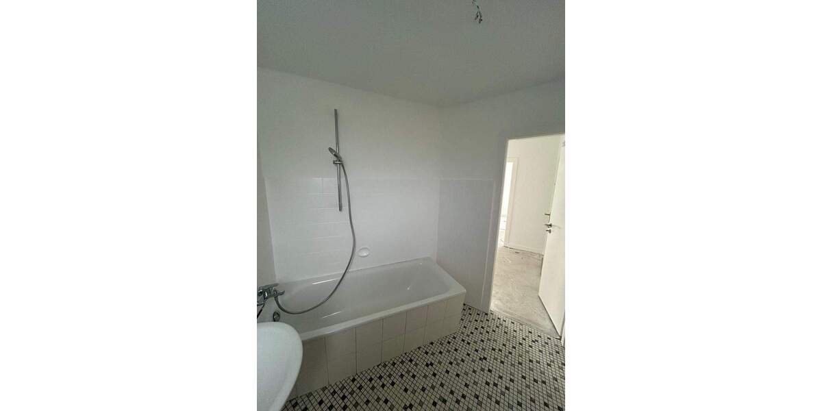 Etagenwohnung Düsseldorf Rath - 3 Zimmer, 92 m&sup2;, 1.250&euro; | Angebot:26435553