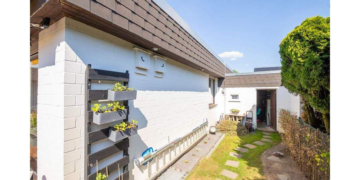 Stilvoller Bungalow mit Pool und liebevoll angelegtem Garten 5 zimmer