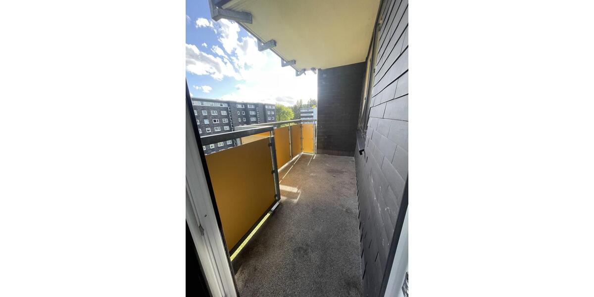 **Helle & frisch renovierte 2,5-Zimmer-Wohnung – mit Balkon & Aufzug** 2 zimmer