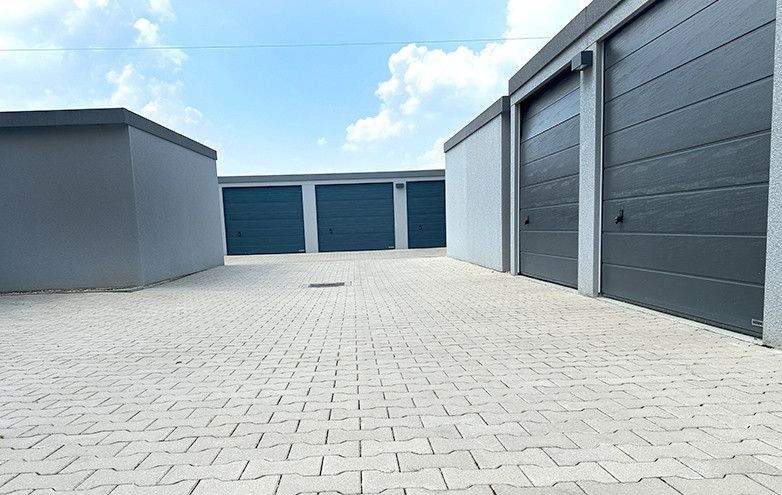 Garagen / Stellplätze Düsseldorf / Holthausen Holthausen - 45.900&euro; | Angebot:25672266