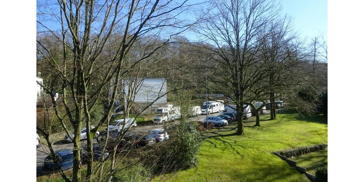 Helle 3,5-Zimmer-Wohnung m. 2 Balkons u.Garage v. privat bezugsfr 3.5 zimmer