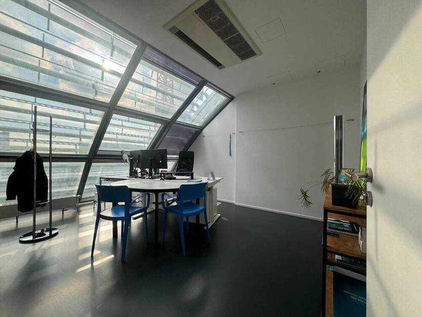Großes Büro mit Blick über den Medienhafen - All-in-Miete
