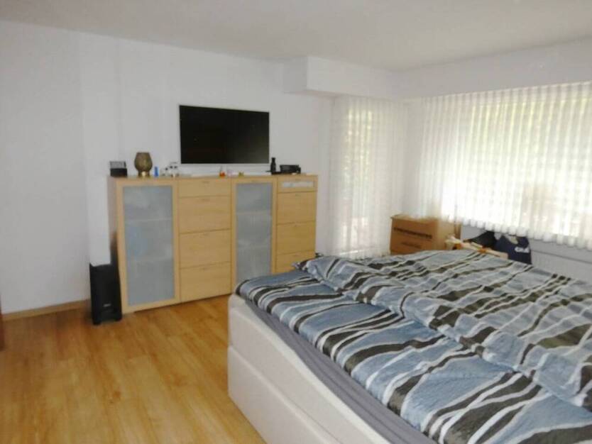 ECHT FAMILIENTAUGLICH - 5- Zimmer Erdgeschoss-Maisonette mit Balkon, Loggia + Terrasse
