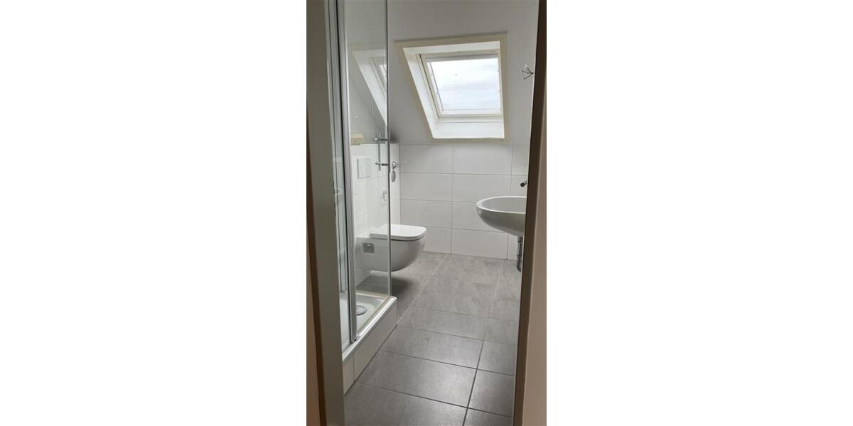 Dachgeschoßwohnung Langenfeld (Rheinland) - 2 Zimmer, 75 m&sup2;, 645&euro; | Angebot:23689817