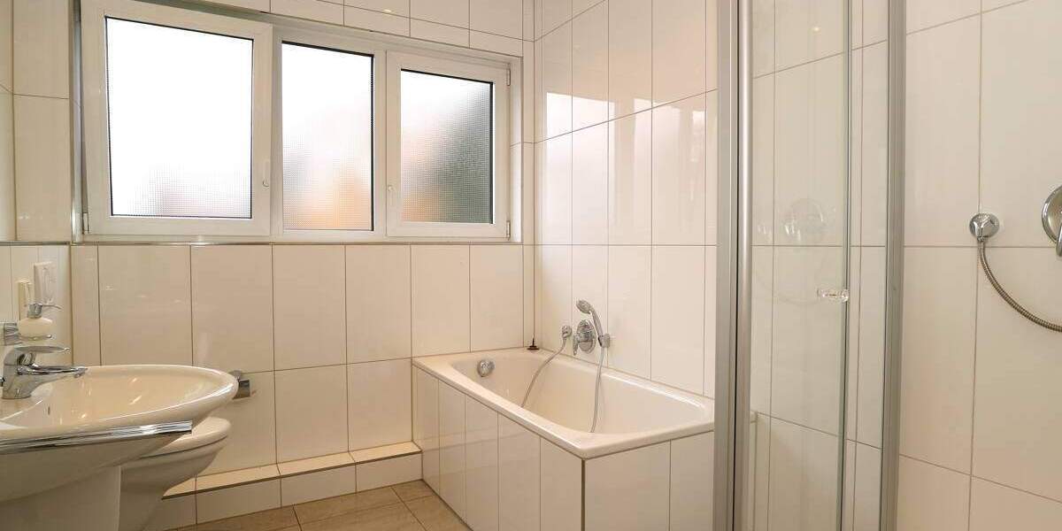 Etagenwohnung Dormagen Hackenbroich - 3 Zimmer, 123 m&sup2;, 1.285&euro; | Angebot:25689679