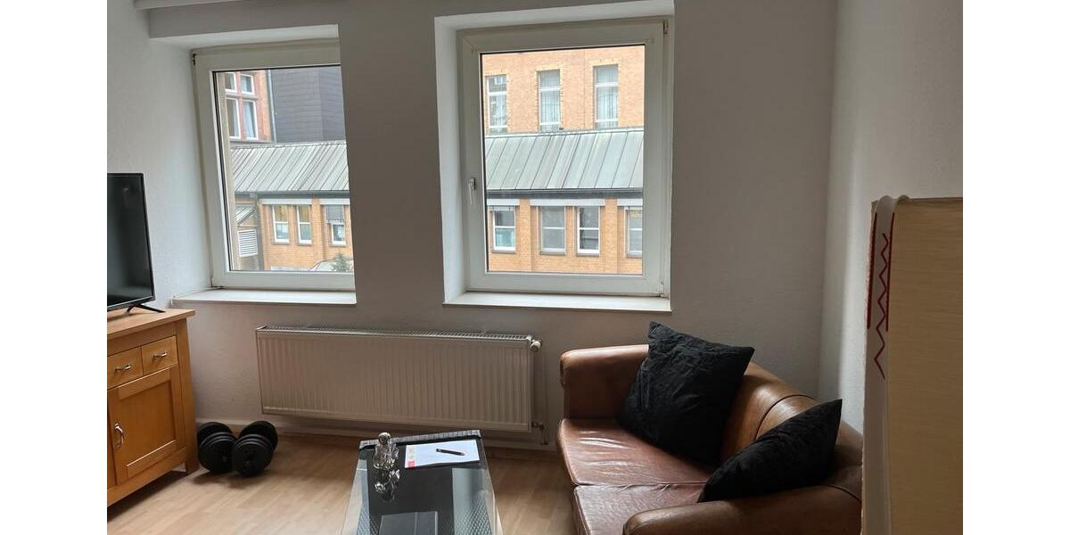 Zunächst Bewerberstopp! Biete helle 1 ZKB möbliert 1 zimmer