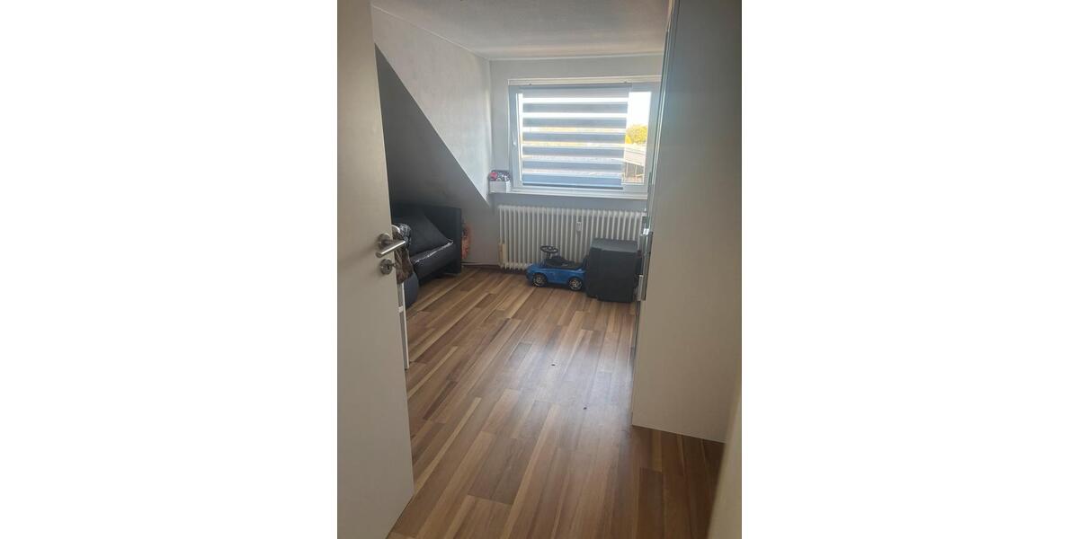 Dachgeschoßwohnung Bergisch Gladbach Gronau - 3 Zimmer, 63 m&sup2;, 850&euro; | Angebot:26271488