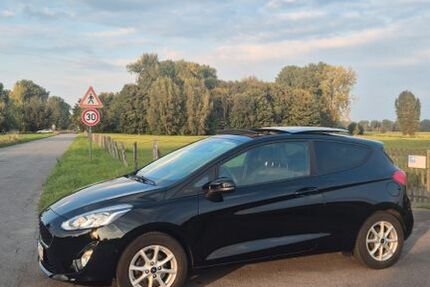 Ford Fiesta 73.000 km 8.900 &euro; Düsseldorf 40223