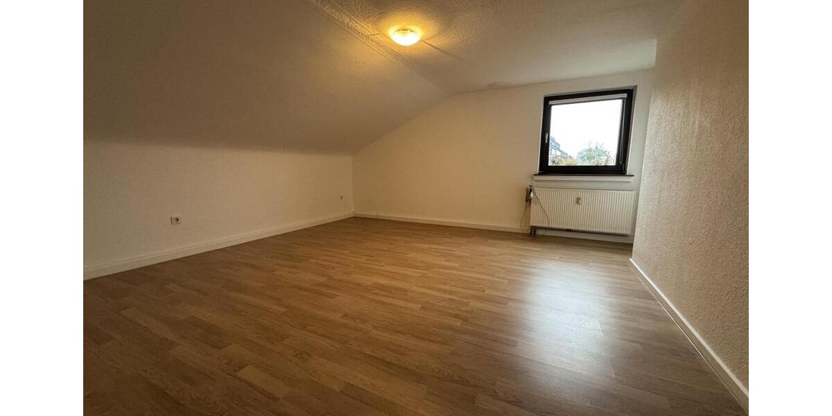 Gemütliche DG-Wohnung in Herkenrath für Familie oder WG 4 zimmer