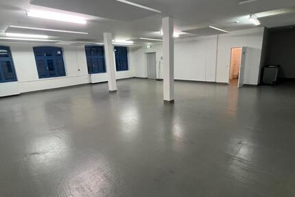 TOP sanierte 400m2 Halle Büros in historischem Ambiente ! zimmer