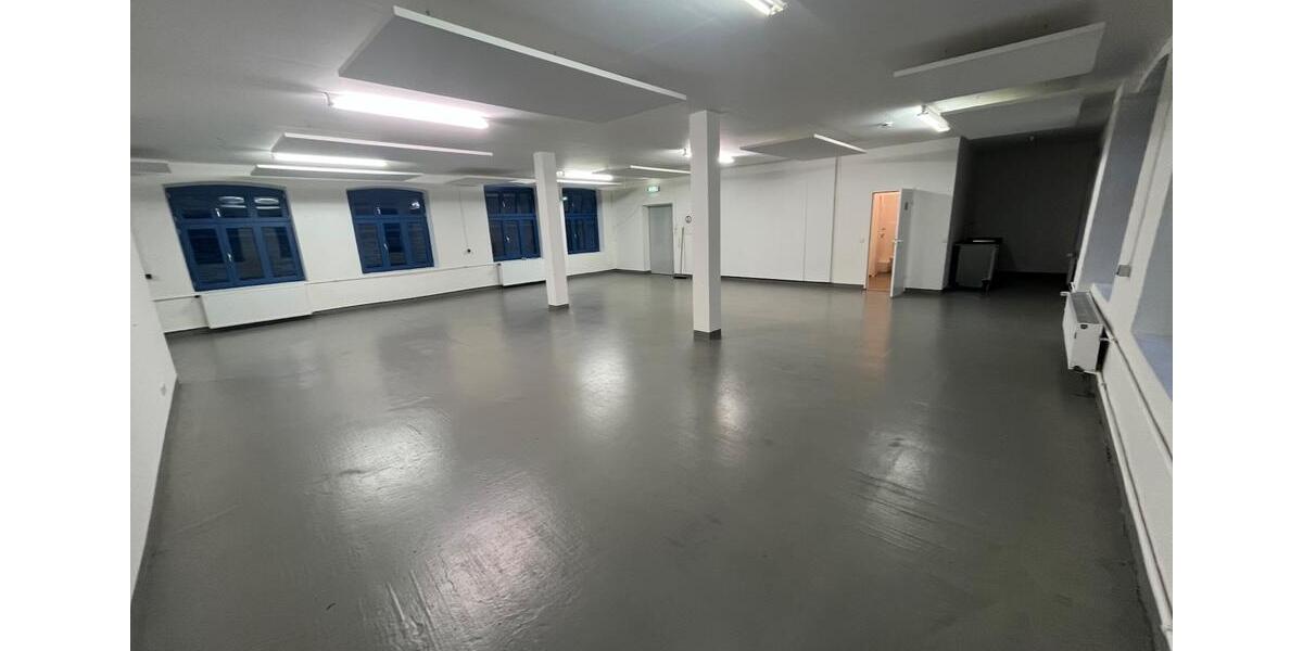 TOP sanierte 400m2 Halle Büros in historischem Ambiente ! zimmer