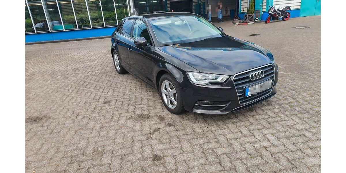 Audi A3 98.000 km 9.600 &euro; Bergisch Gladbach 51469