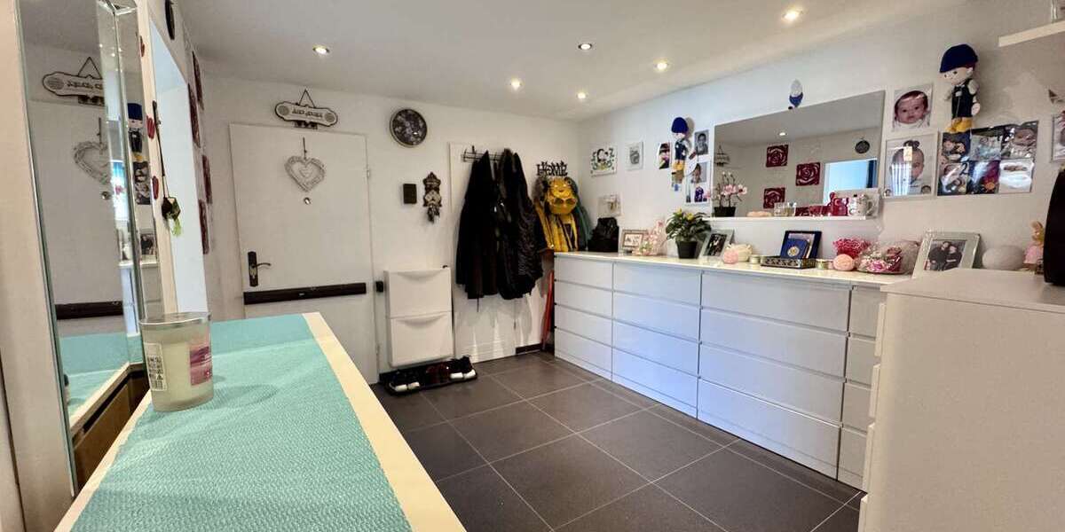 Traumhafte 3,5-Zimmer-Wohnung mit großem Balkon, herrlicher Aussicht, Garage und inkl.Einbauküche 3 zimmer