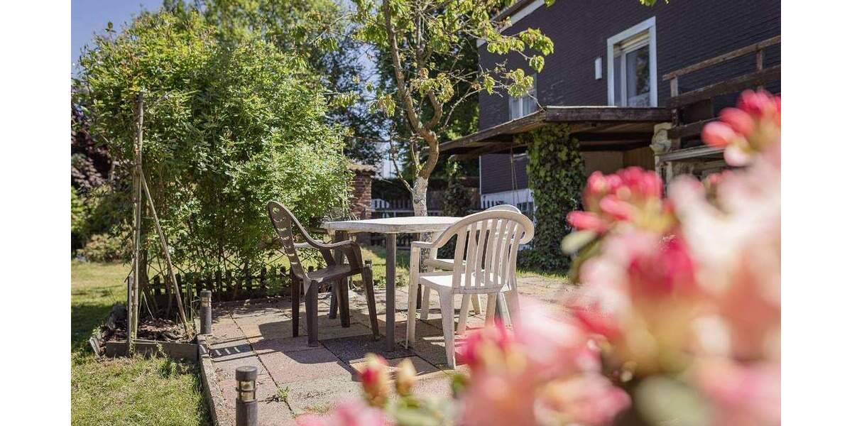 Wohnglück trifft Mieteinnahme: Freistehendes Zweifamilienhaus mit traumhaftem Garten 7 zimmer