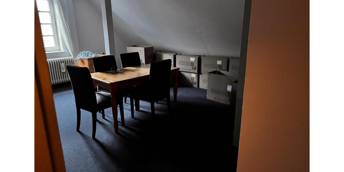 Dachgeschoss komplett zu mieten 100QM zimmer