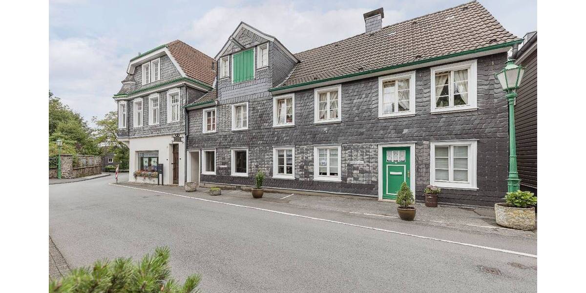 Denkmalschutz trifft Altbaucharme: Wohn- und Geschäftshaus mit Stellplätzen und Hoffläche! zimmer