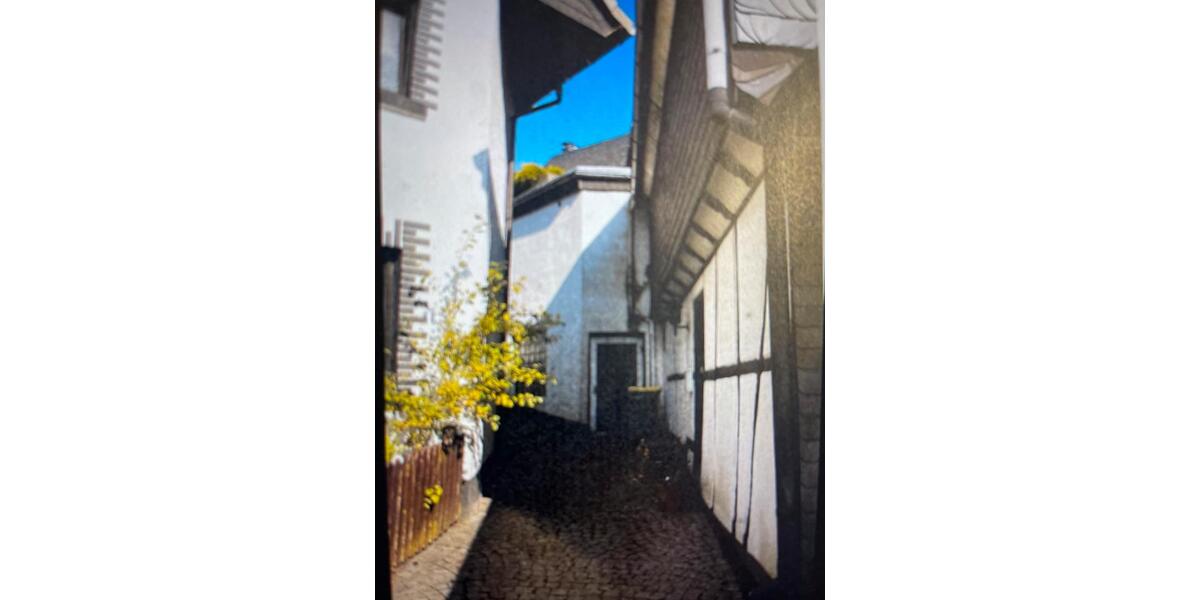 Mehrfamilienhaus, Wohnhaus Radevormwald - 6 Zimmer, 155 m&sup2;, 145.000&euro; | Angebot:26504735