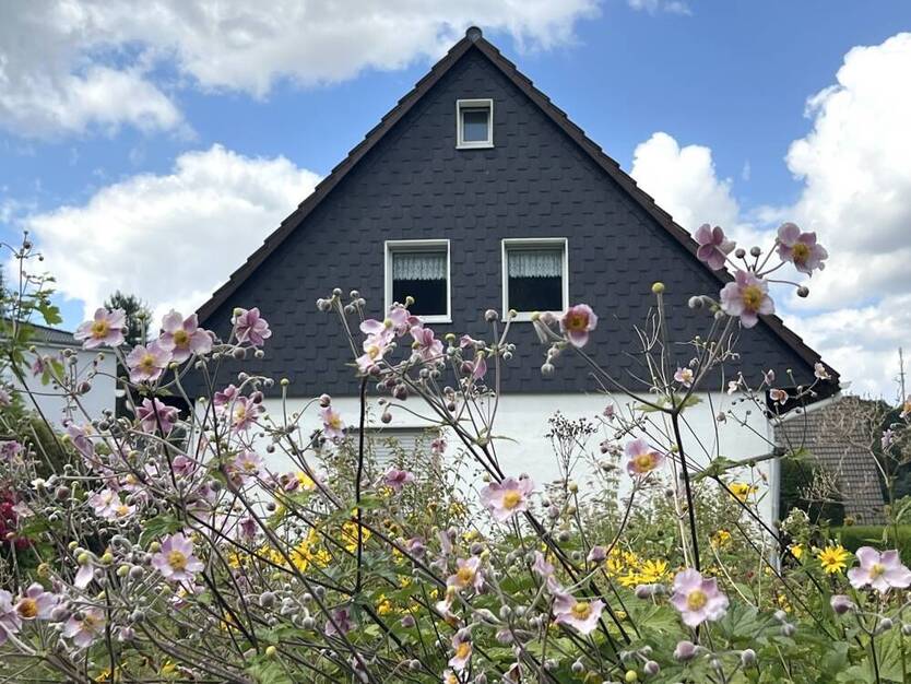 Idylle und Ruhe: Großes Gartenparadies u. Neubaupotential mit Bestandshaus zur Sanierung.