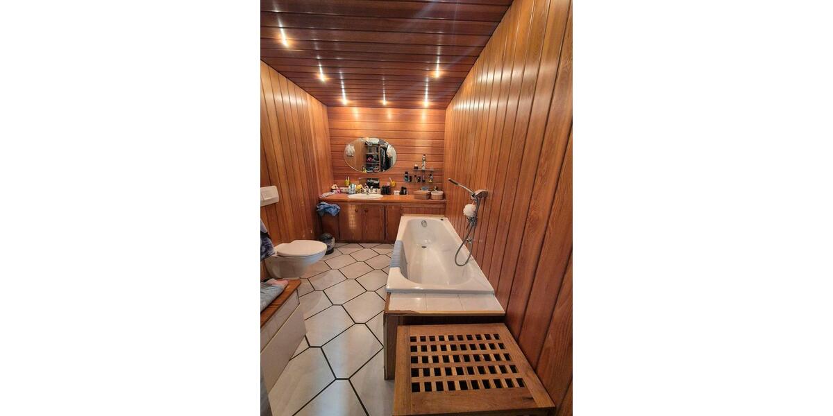 Reihenmittelhaus mit Balkon, Panoramablick & Waldrandlage 5 zimmer