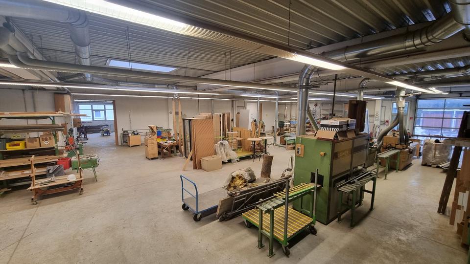 760 m² Gewerbehalle Tischlerei-Zimmerei-Holzbau Vermietung zimmer