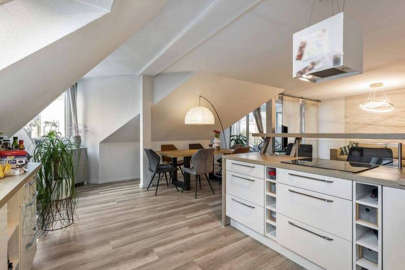 Wohnen auf höchstem Niveau - Top DG-Wohnung in zentraler Lage