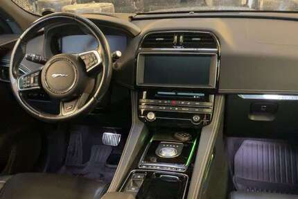 Jaguar F-Pace 61.170 km 23.850 &euro; Remscheid 42859