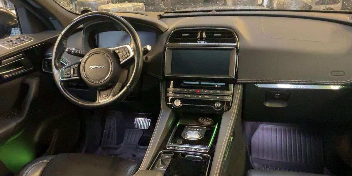 Jaguar F-Pace 61.170 km 23.850 &euro; Remscheid 42859