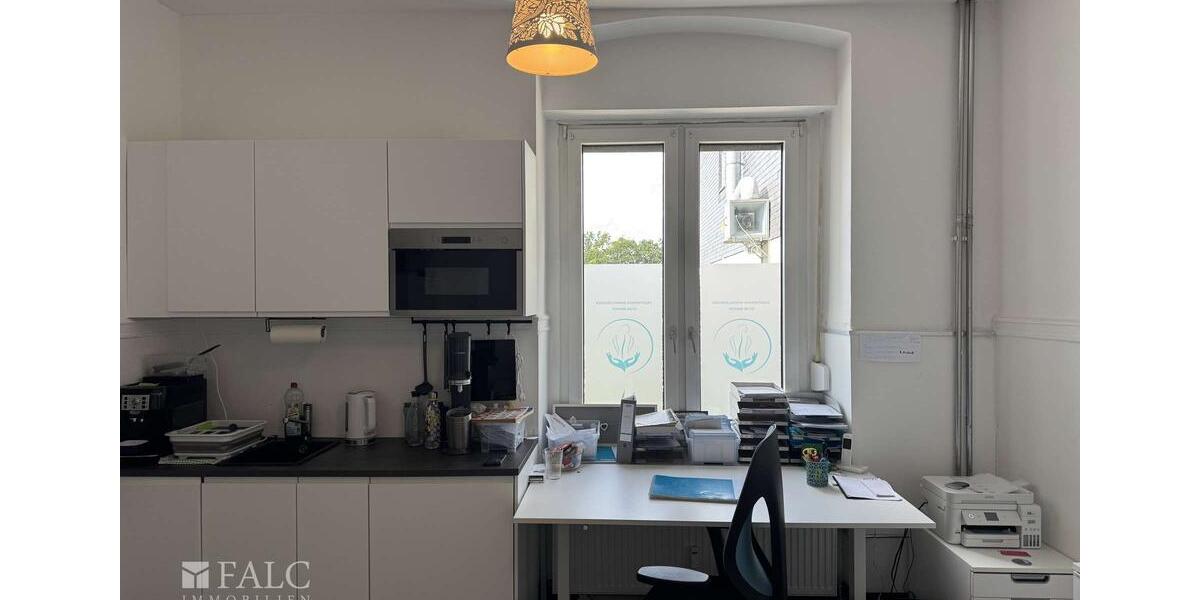 Historische Villa – Repräsentative Büro- oder Praxisfläche in Bestlage zimmer