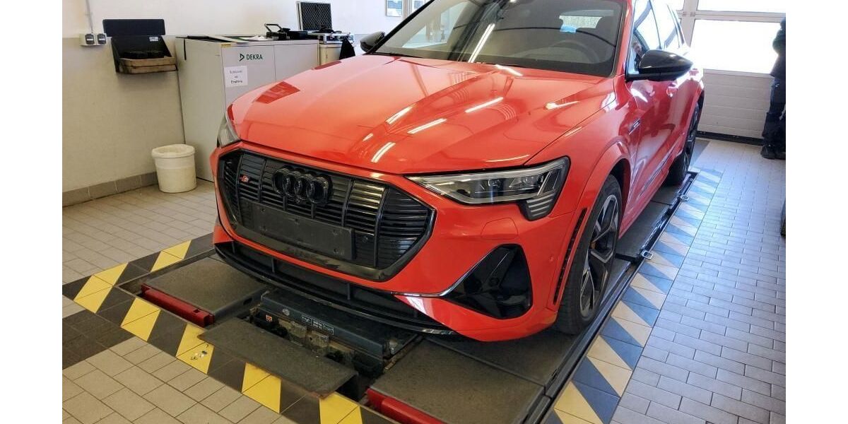 Audi e-tron 42.623 km 42.839 &euro; Hagen 58091