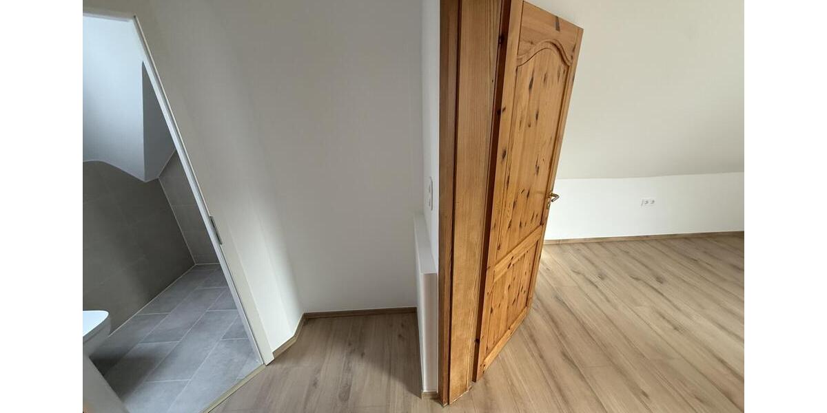 Etagenwohnung Bergisch Gladbach Gronau - 5 Zimmer, 135 m&sup2;, 1.700&euro; | Angebot:25646820