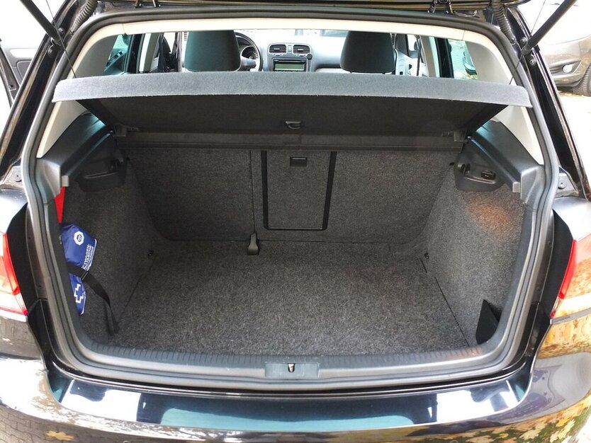 VW Golf 1.6TDi TEAM EINPARKHILFE SHZ TEMPOMAT 5-türig 159.855 km 7.904 € Köln 50858