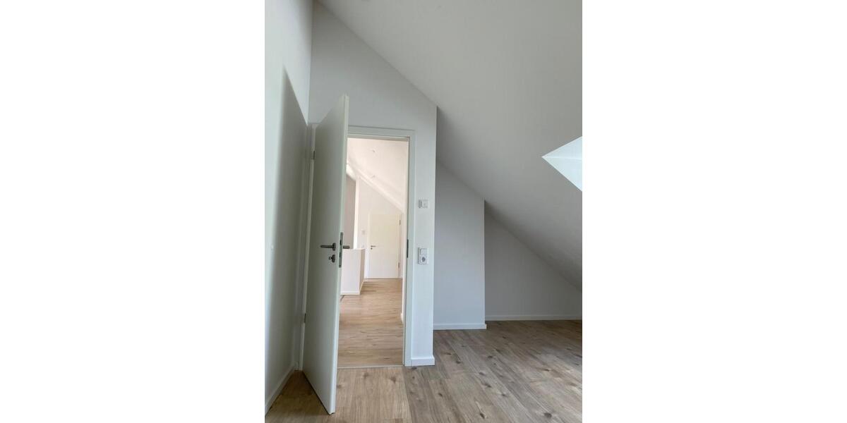 Dachgeschoßwohnung Lindlar - 3 Zimmer, 102 m&sup2;, 955&euro; | Angebot:26256349