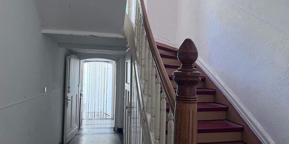 WGH mit 357m² Mietfläche in zentraler Lage von Benrath, JKM € 60.000, 3 Wohnungen, 1 Gewerbe 1 zimmer