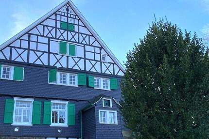 Echt Bergisch: Teilsaniertes Fachwerkhaus mit Fernblick 1 zimmer