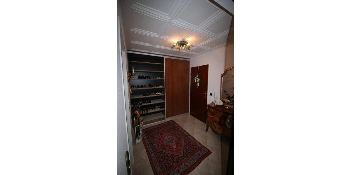 Toll geschnittene Wohnung mit Schwimmbad - provisionsfrei! 4 zimmer