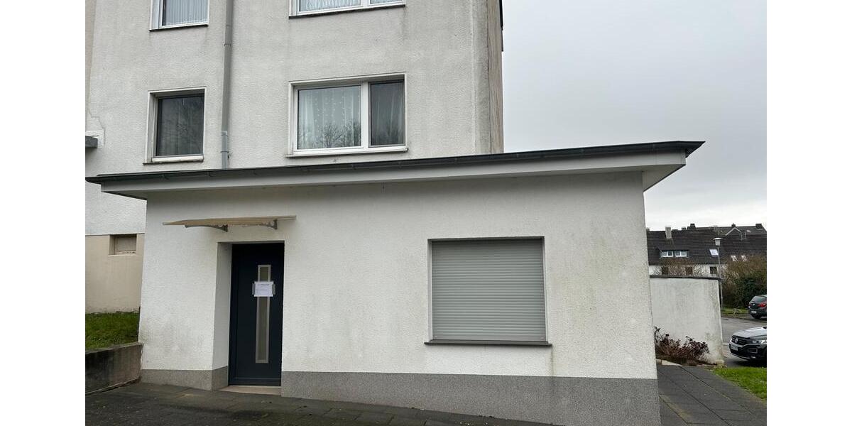 Laden Wohnung + 2 Garagen zu Verkaufen 2.5 zimmer