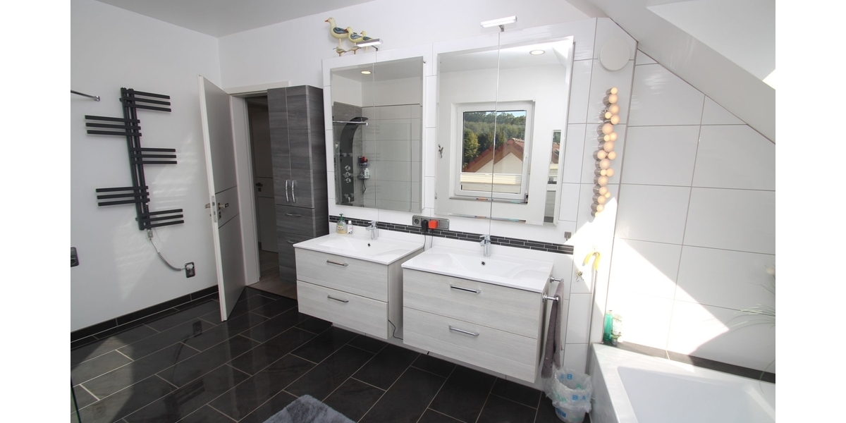 Mit 3D: Einfamilienhaus mit schön angelegtem Garten und dem Blick ins Grüne! 4 zimmer