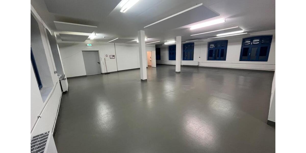 TOP sanierte 400m2 Halle Büros in historischem Ambiente ! zimmer