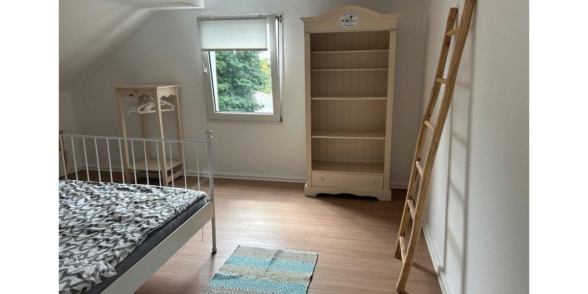 Dachgeschoßwohnung Wermelskirchen - 4 Zimmer, 95 m&sup2;, 650&euro; | Angebot:26459040