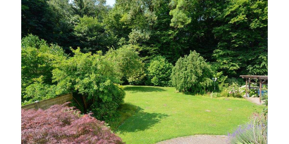 Großzügige 2 Familien-DHH mit Aufstockungs- und Anbaumöglichkeiten * ca. 1.848 m² parkähnlicher Grund mit Direktangre... 6 zimmer